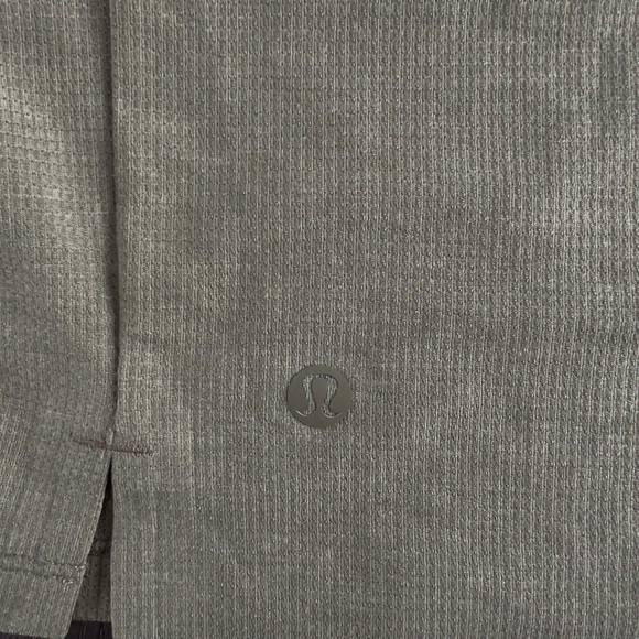 Lululemon Men’s Sage Green Heathered Long Sleeve Shirt Gorpcore Henley - Picture 5 of 5